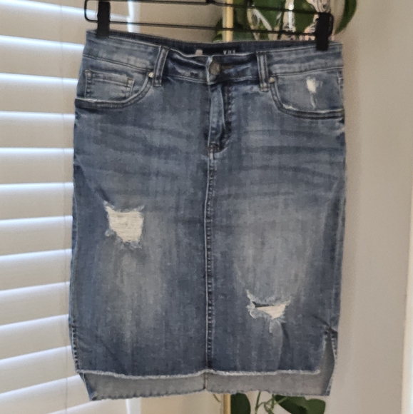 Kut from the Kloth Dresses & Skirts - Kut from the Kloth Connie High-Low Distressed Denim Skirt